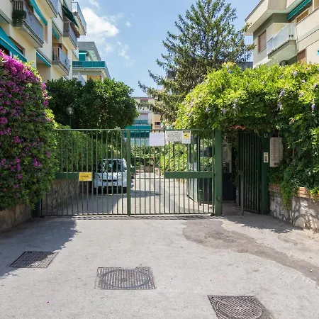De Vivo Realty - Azzurro Park Suite Sorrento * Сорренто